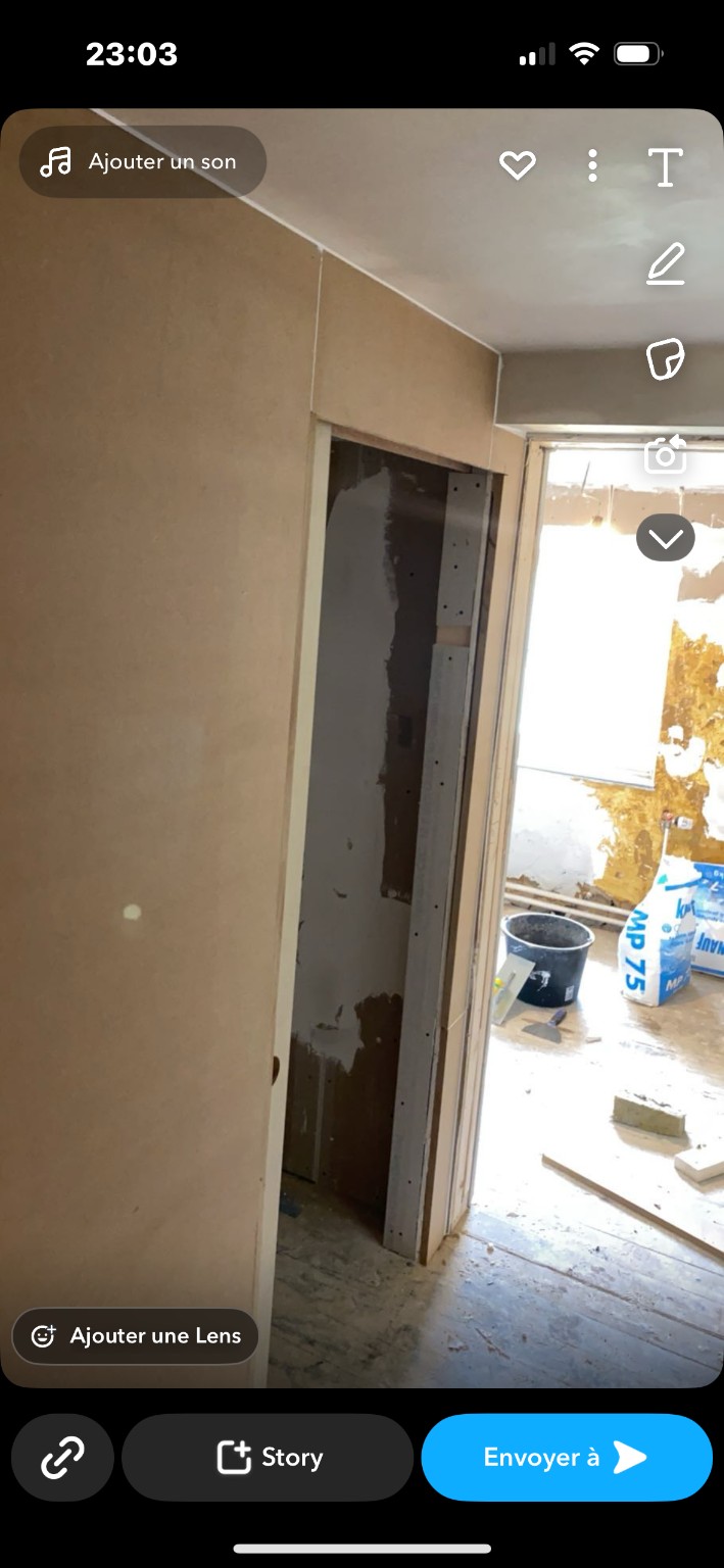 Travaux de rénovation intérieure et encadrement de porte
